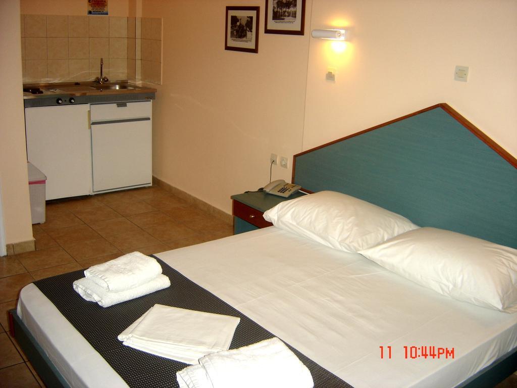 Filoxenia Apartments & Studios Theologos  Room photo